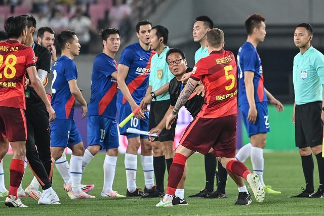 赵继伟18+10辽宁8人上双大胜深圳 总分2-0领先